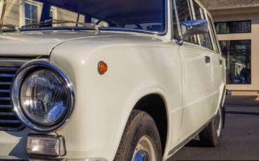 Lada-VAZ-2102-1978-Wagon-11