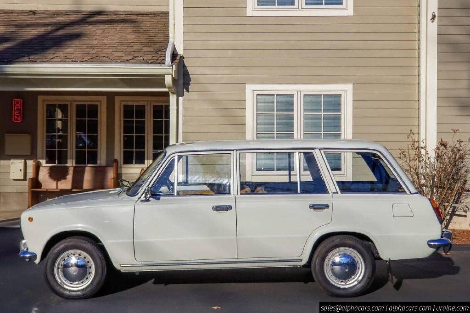 Lada-VAZ-2102-1978-Wagon-3