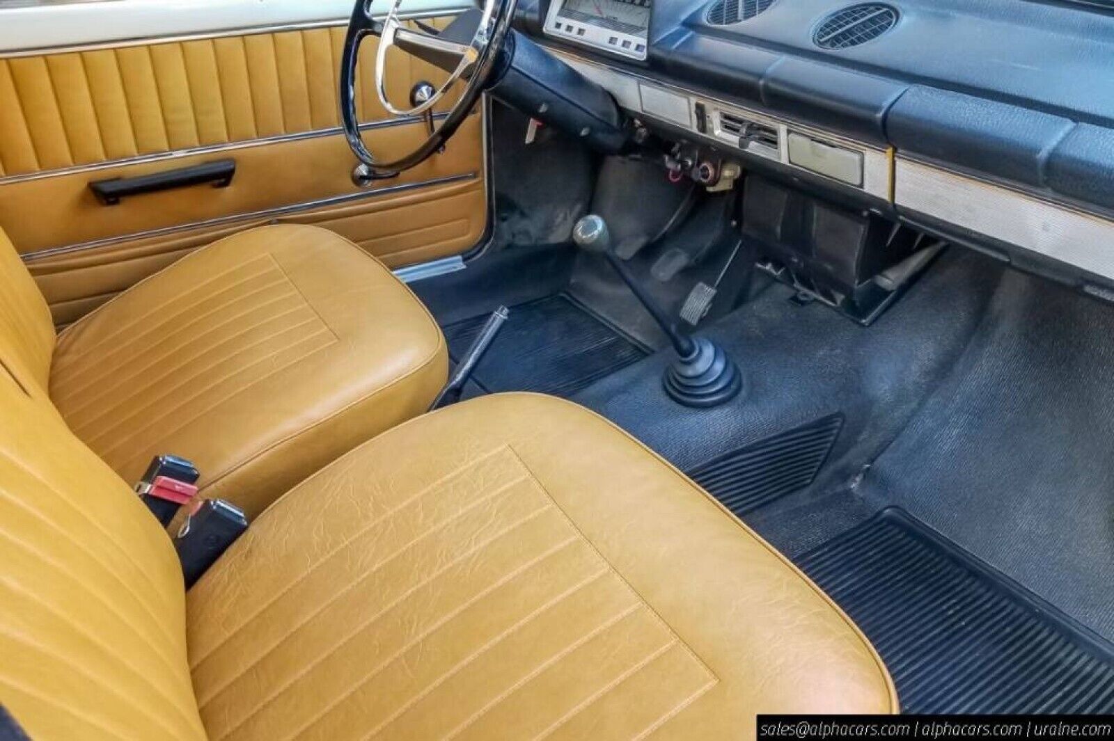 Lada-VAZ-2102-1978-Wagon-33
