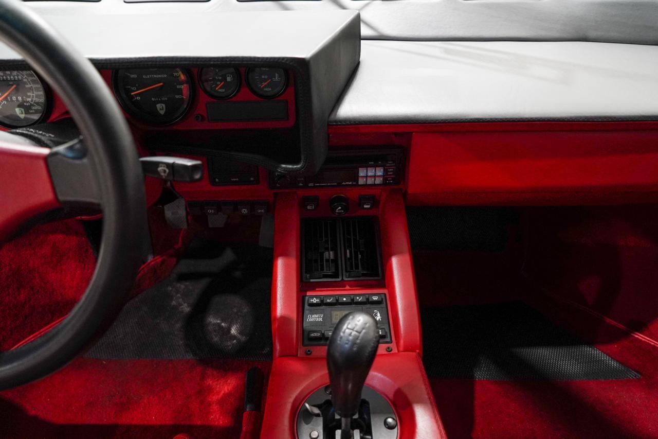 Lamborghini-Countach-1989-10