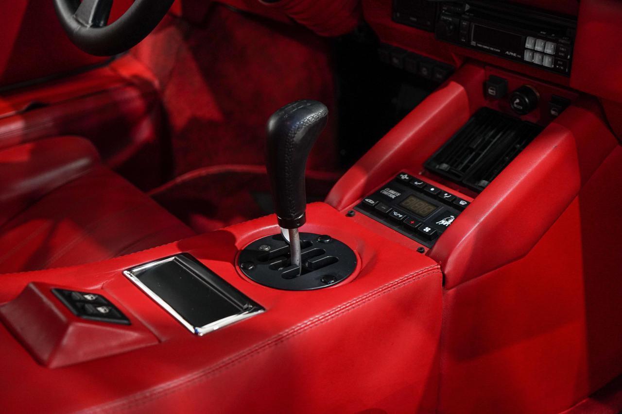 Lamborghini-Countach-1989-17