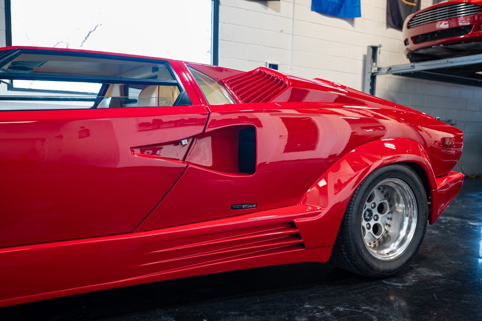 Lamborghini-Countach-1990-coupe-11