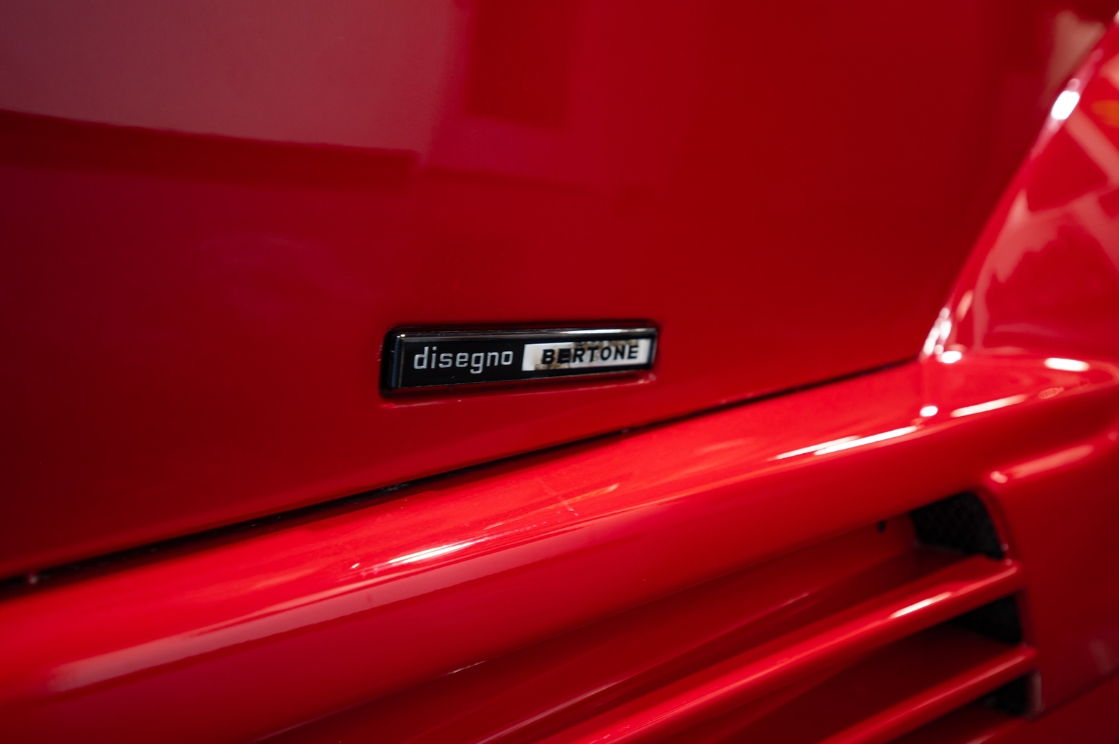 Lamborghini-Countach-1990-coupe-13