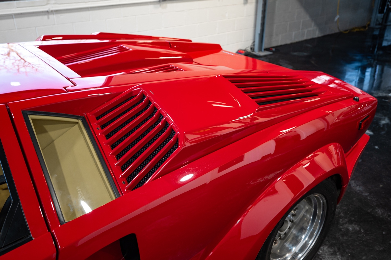 Lamborghini-Countach-1990-coupe-14