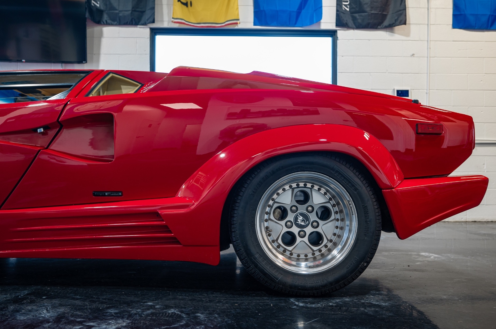 Lamborghini-Countach-1990-coupe-15