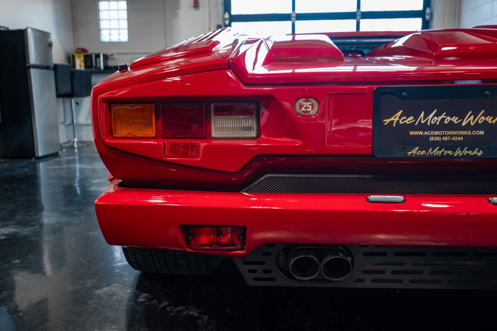Lamborghini-Countach-1990-coupe-24