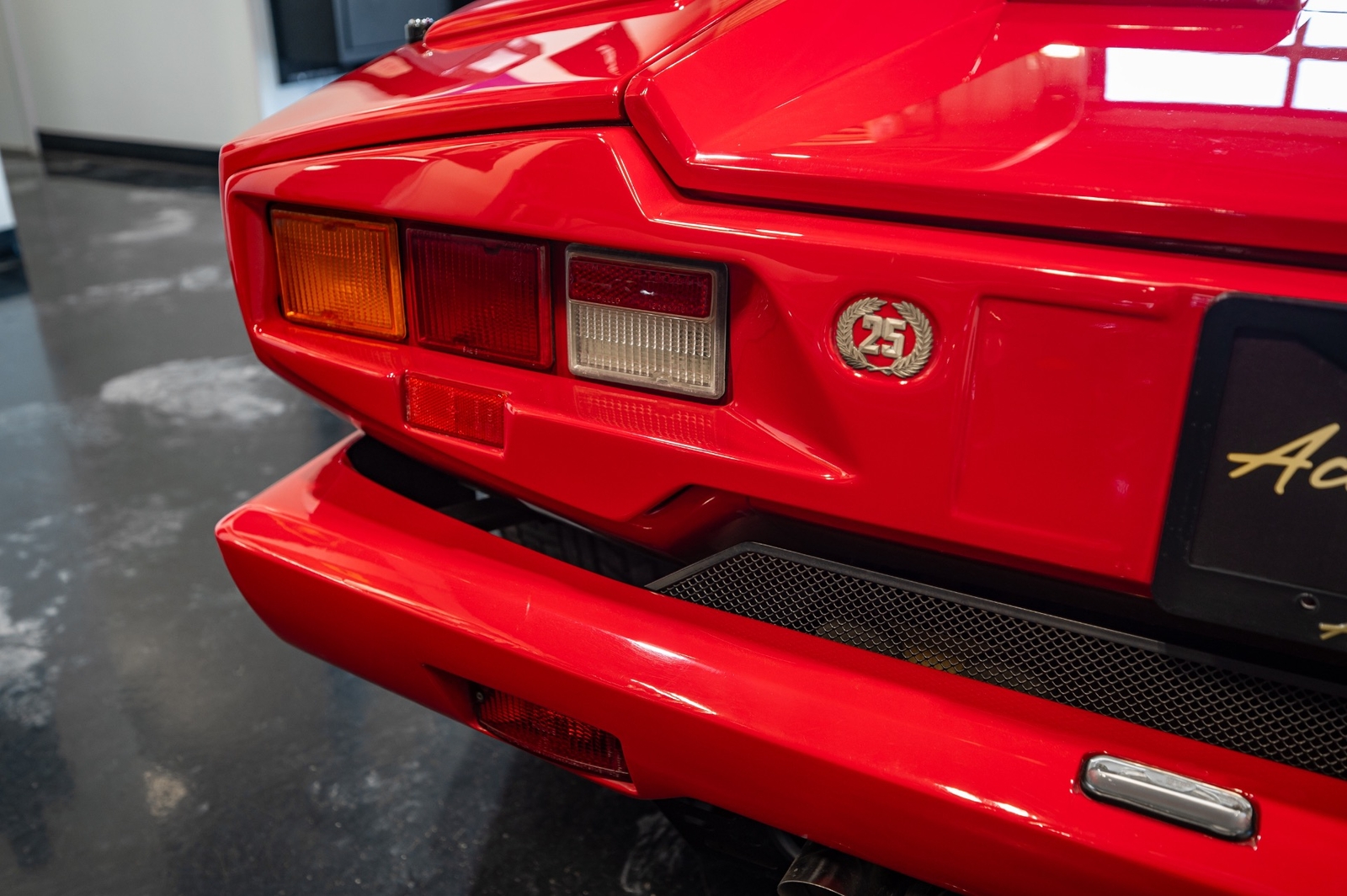 Lamborghini-Countach-1990-coupe-25