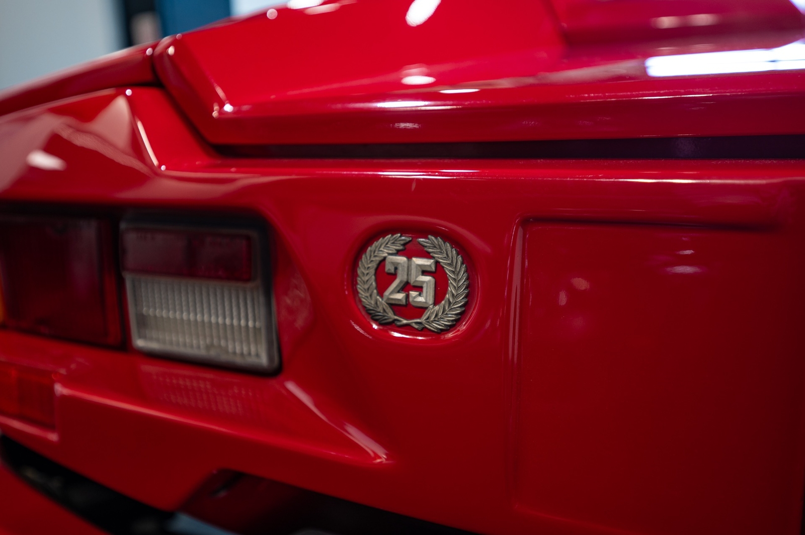 Lamborghini-Countach-1990-coupe-26