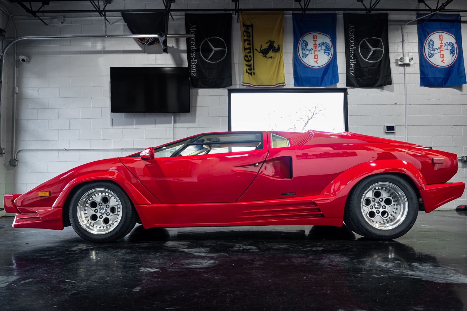Lamborghini-Countach-1990-coupe-3