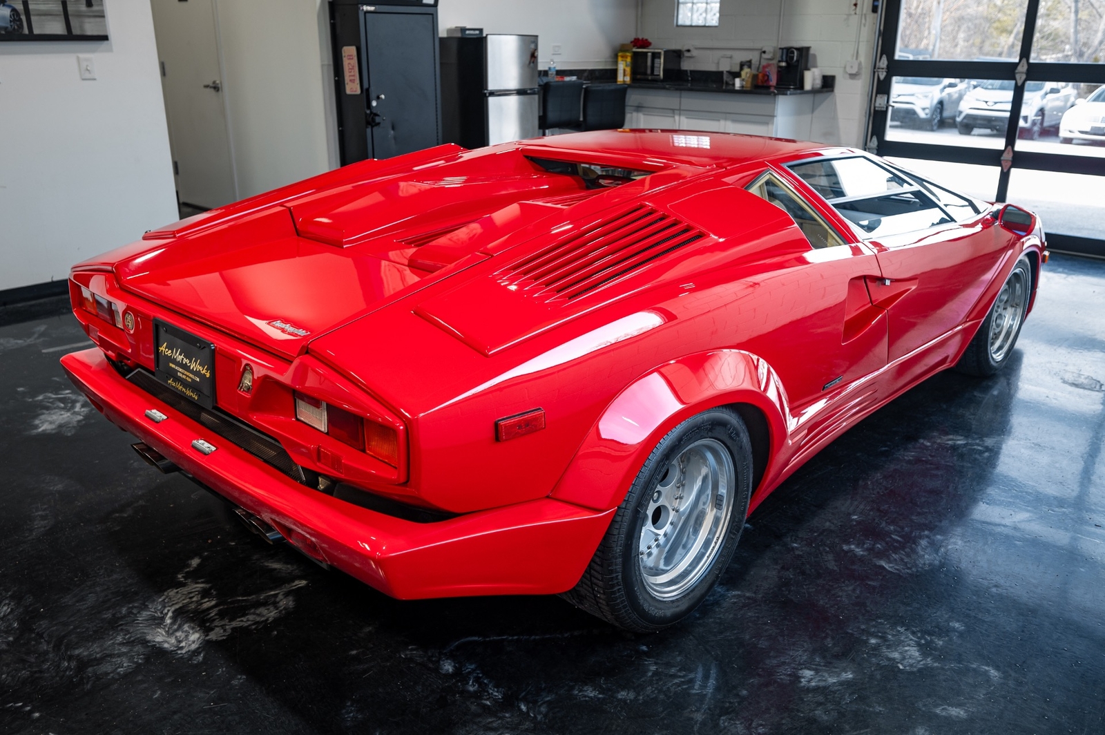 Lamborghini-Countach-1990-coupe-32
