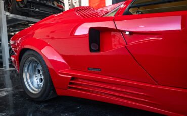 Lamborghini-Countach-1990-coupe-35