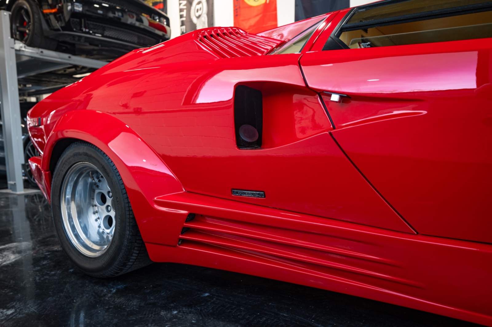 Lamborghini-Countach-1990-coupe-35