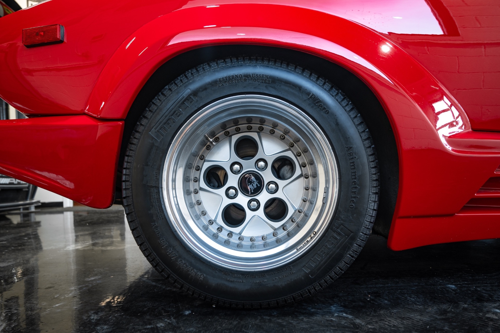 Lamborghini-Countach-1990-coupe-36