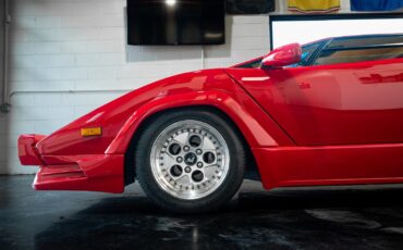 Lamborghini-Countach-1990-coupe-4