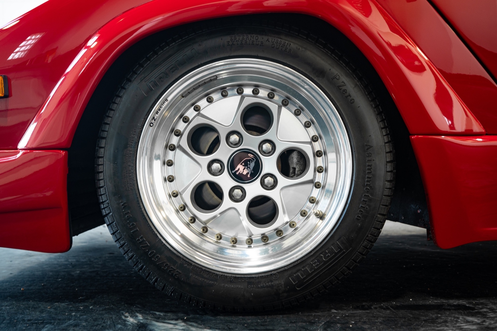 Lamborghini-Countach-1990-coupe-5