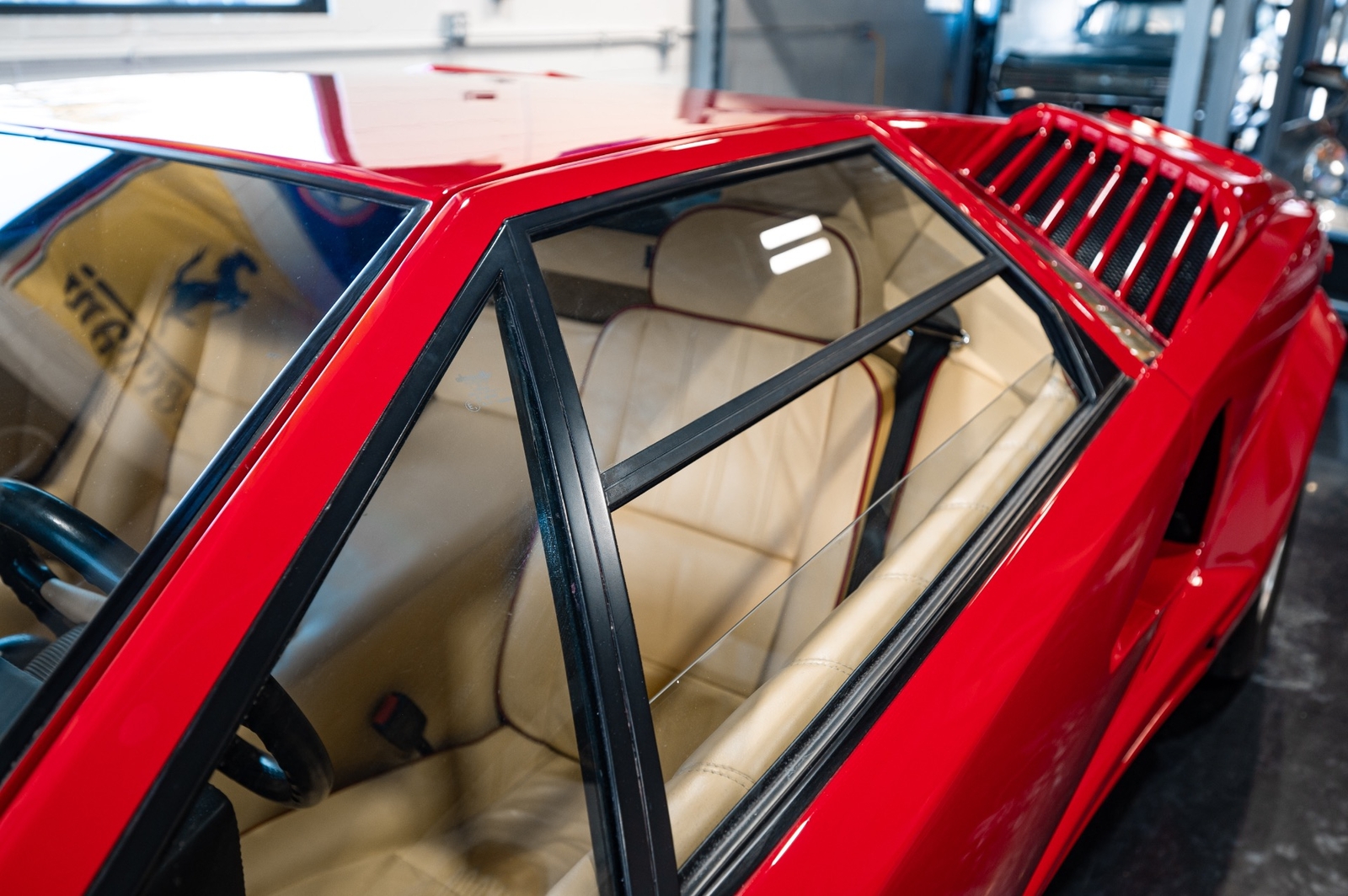 Lamborghini-Countach-1990-coupe-9