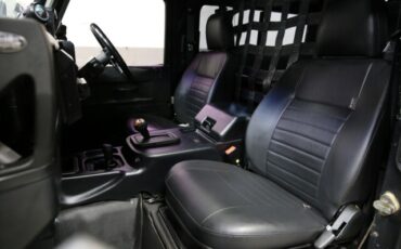 Land-Rover-Defender-1984-Coupe-10