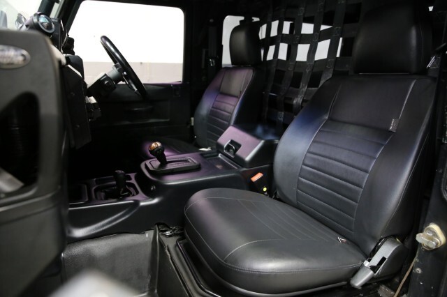 Land-Rover-Defender-1984-Coupe-10