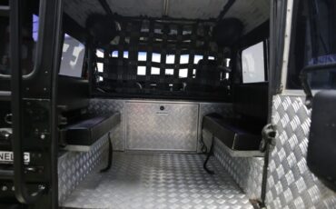 Land-Rover-Defender-1984-Coupe-12
