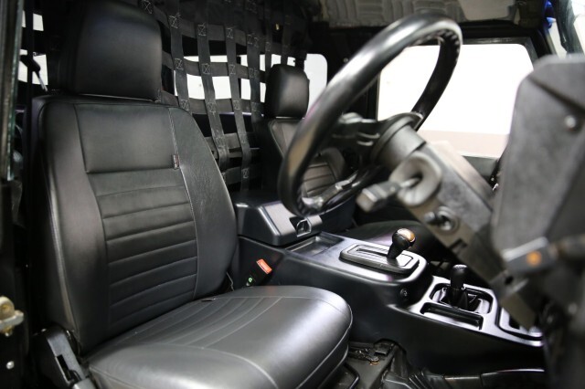 Land-Rover-Defender-1984-Coupe-14