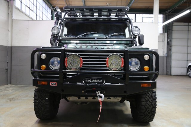 Land-Rover-Defender-1984-Coupe-16