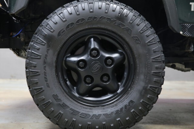 Land-Rover-Defender-1984-Coupe-18