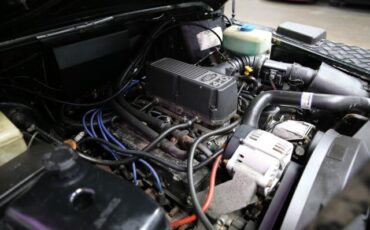 Land-Rover-Defender-1984-Coupe-23