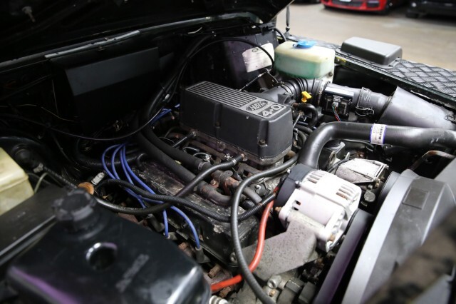 Land-Rover-Defender-1984-Coupe-23
