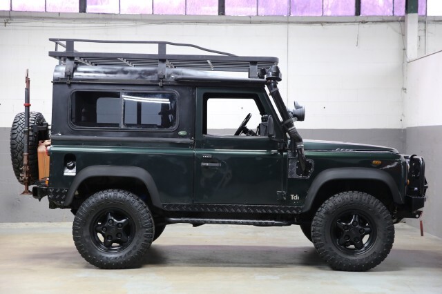 Land-Rover-Defender-1984-Coupe-3