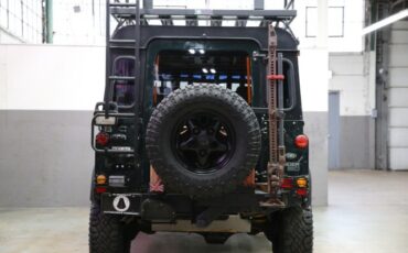 Land-Rover-Defender-1984-Coupe-4