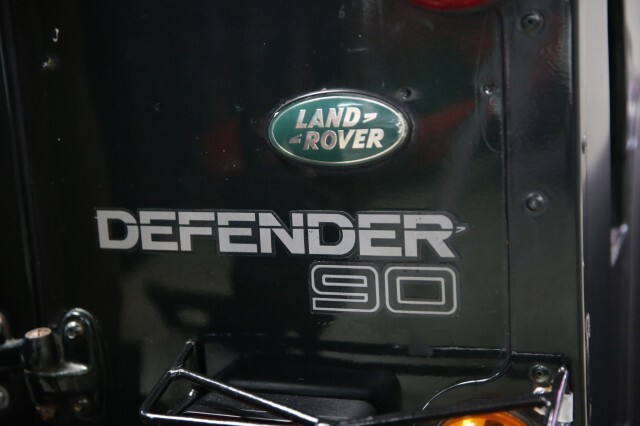 Land-Rover-Defender-1984-Coupe-5