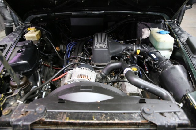 Land-Rover-Defender-1984-Coupe-6