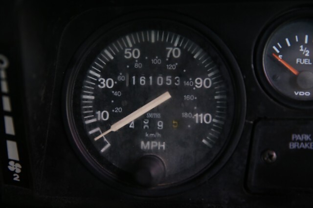 Land-Rover-Defender-1984-Coupe-7
