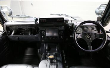 Land-Rover-Defender-1984-Coupe-9