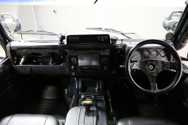 Land-Rover-Defender-1984-Coupe-9