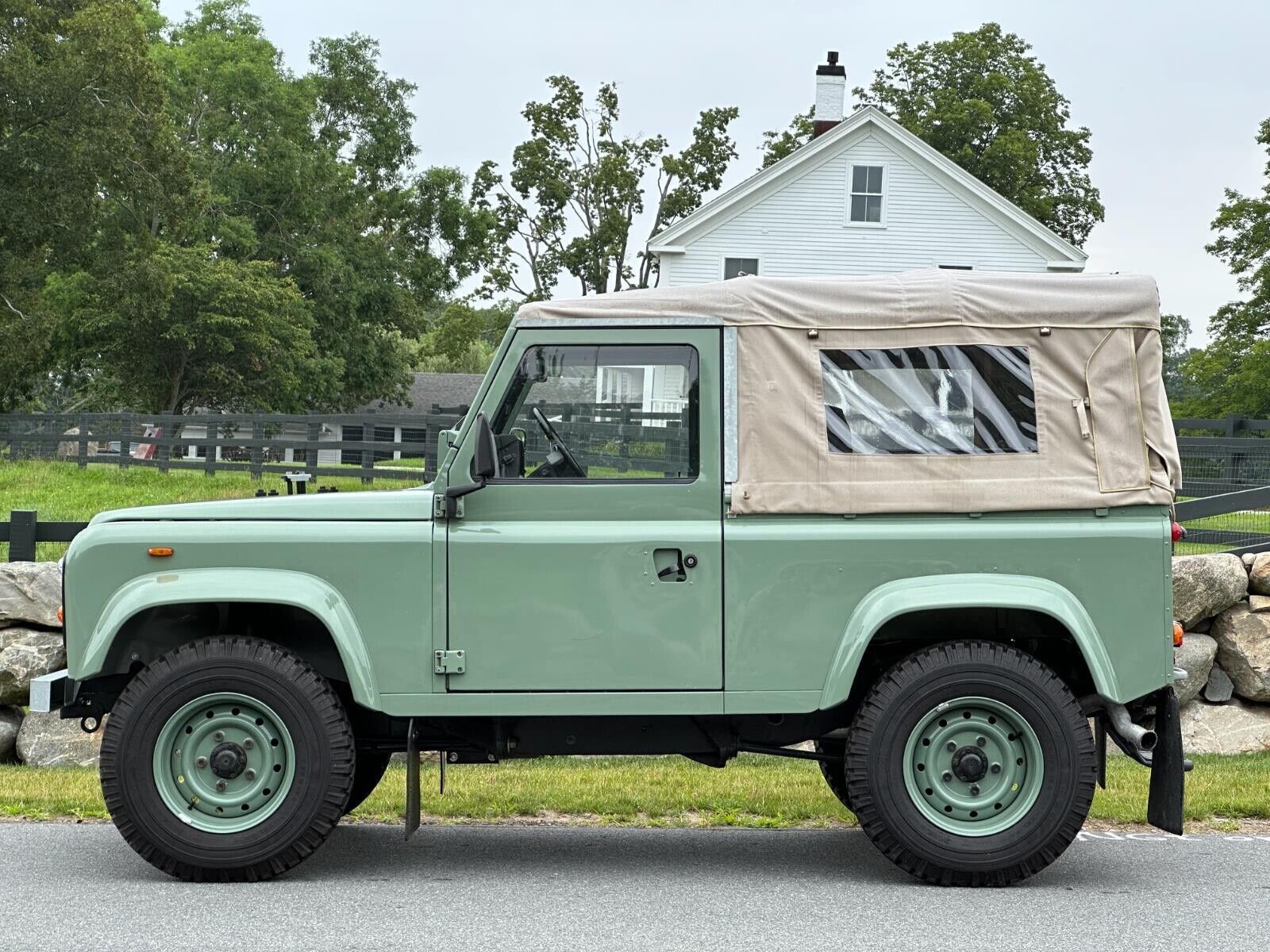 Land-Rover-Defender-1986-1