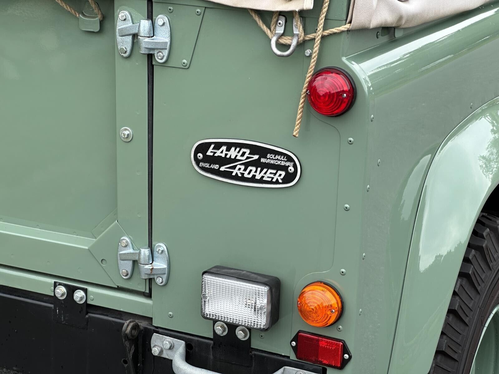 Land-Rover-Defender-1986-11