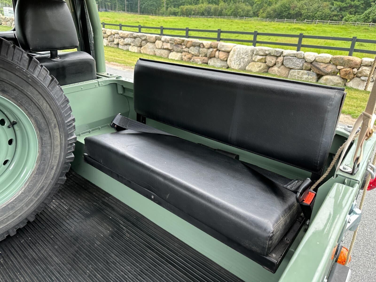 Land-Rover-Defender-1986-13