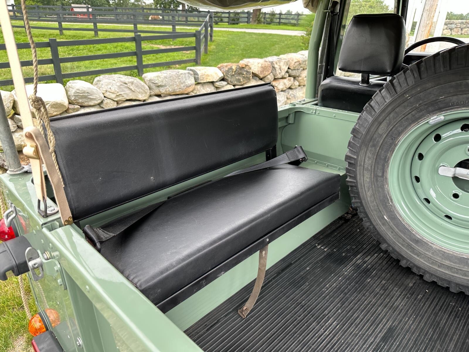 Land-Rover-Defender-1986-14