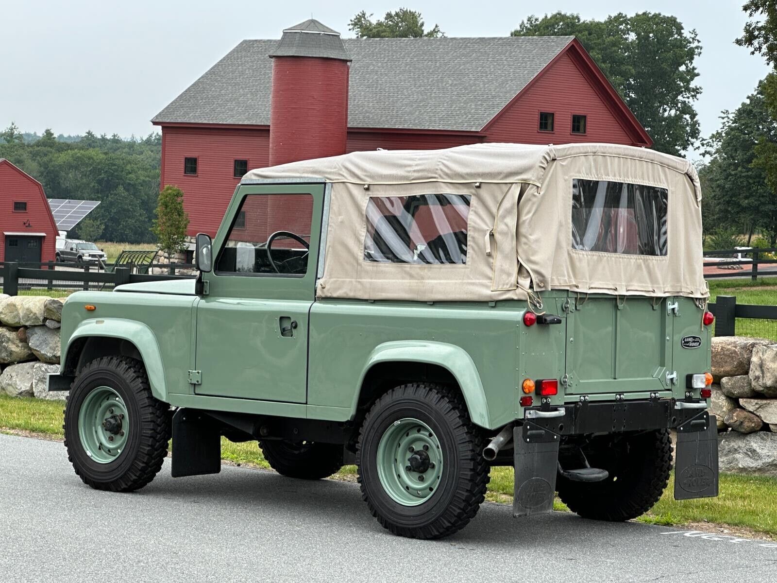 Land-Rover-Defender-1986-2