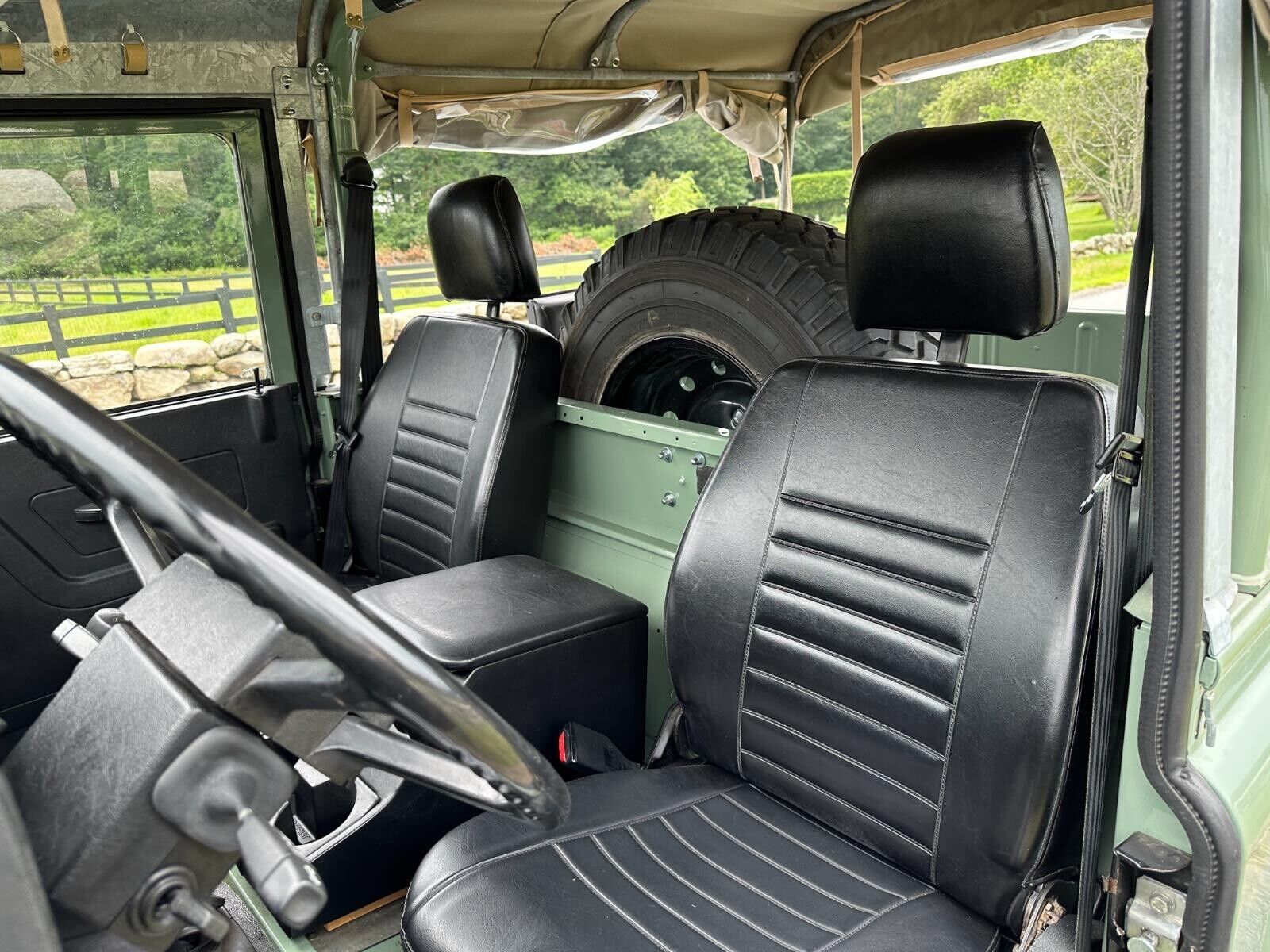 Land-Rover-Defender-1986-23