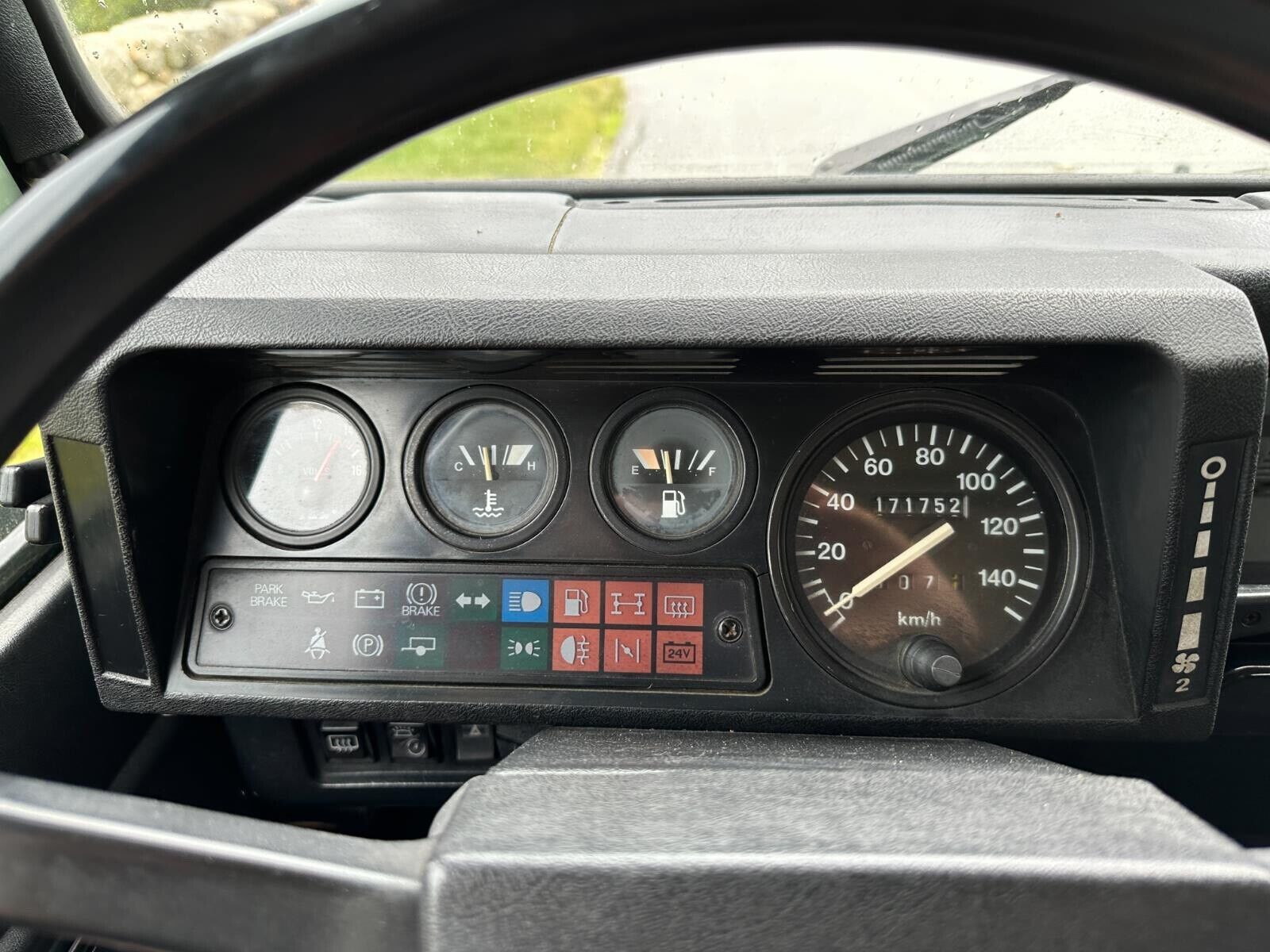 Land-Rover-Defender-1986-25