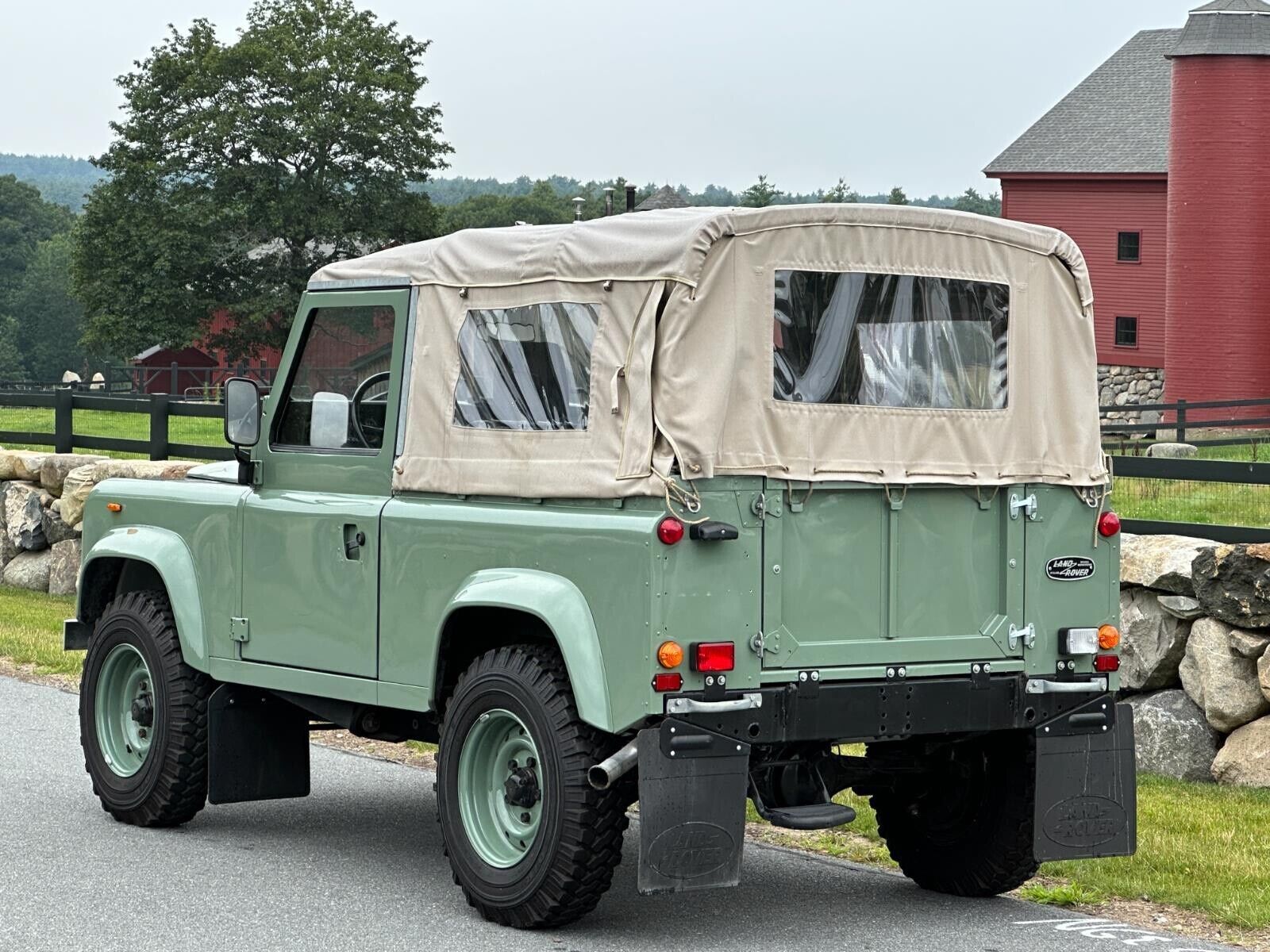 Land-Rover-Defender-1986-3