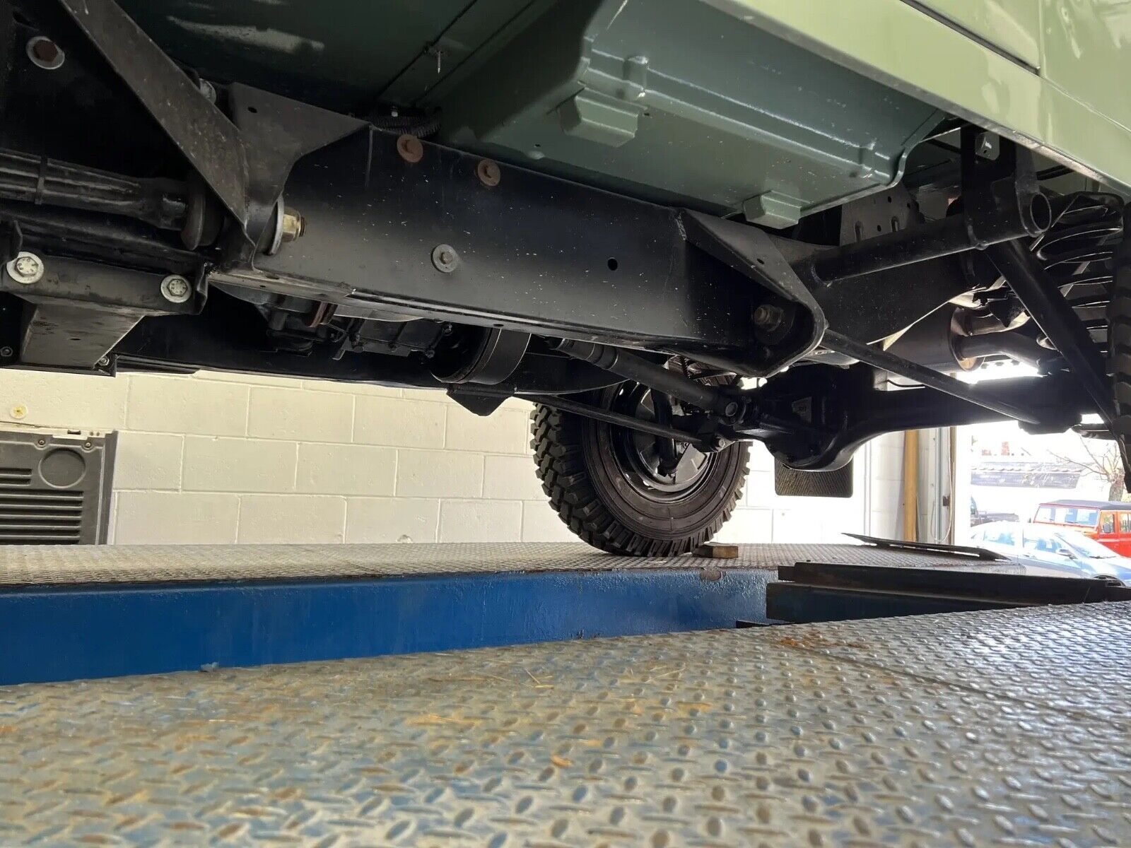 Land-Rover-Defender-1986-34