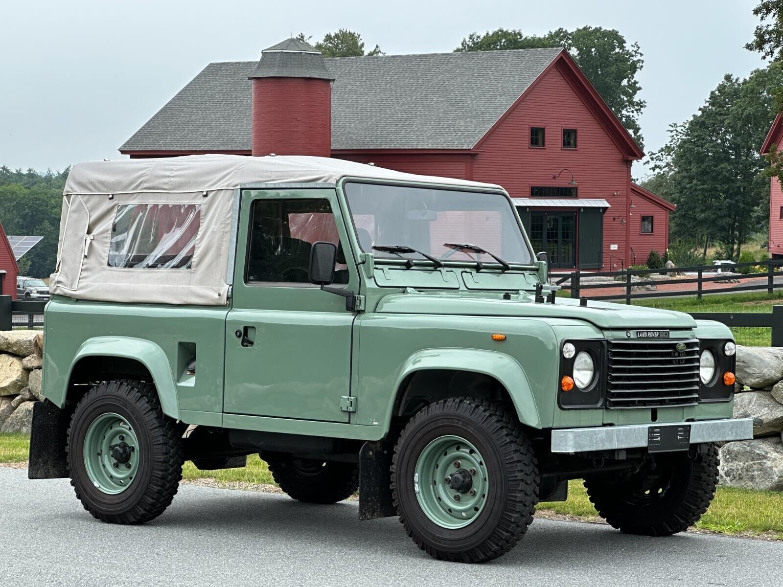 Land-Rover-Defender-1986-7