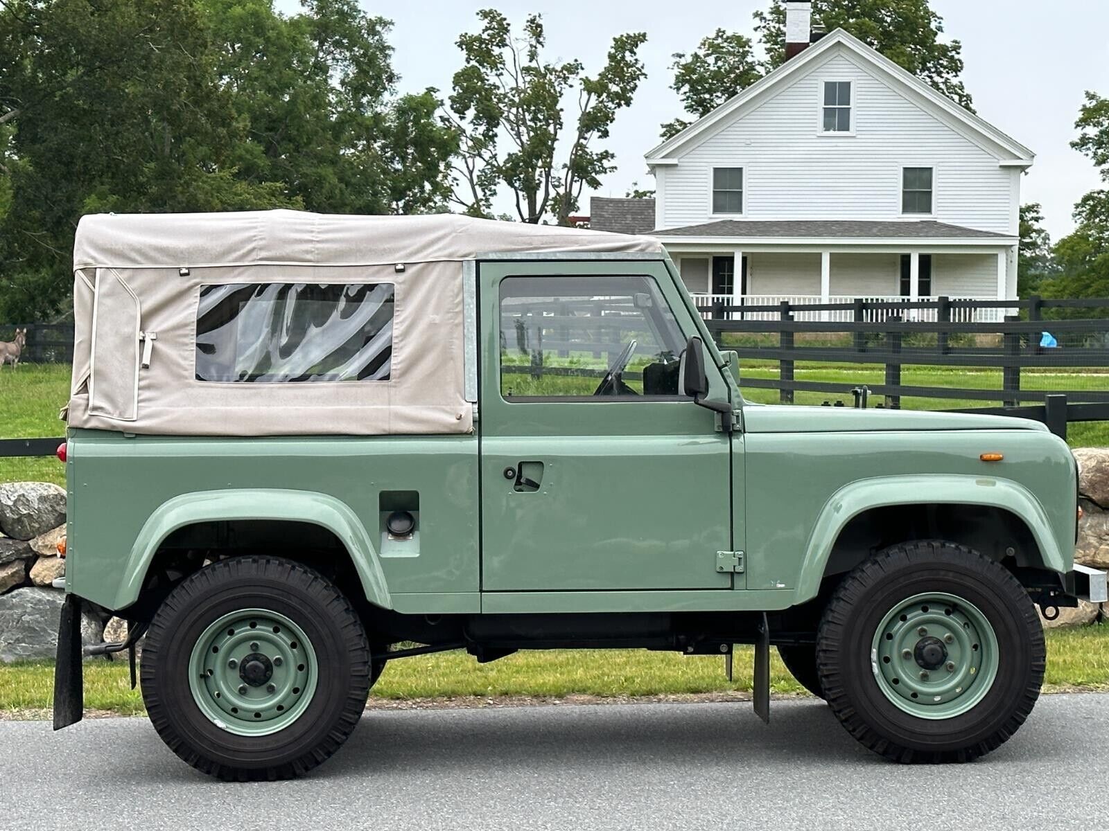 Land-Rover-Defender-1986-8