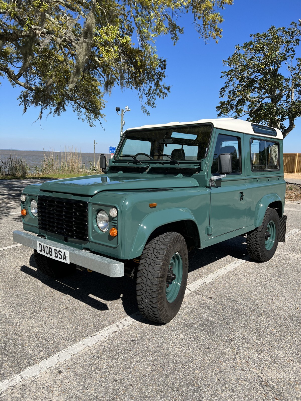 Land Rover Defender 1986 SUV