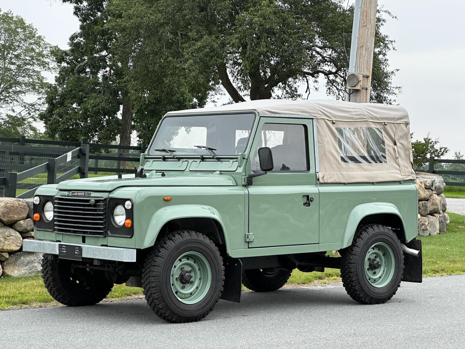 Land-Rover-Defender-1986