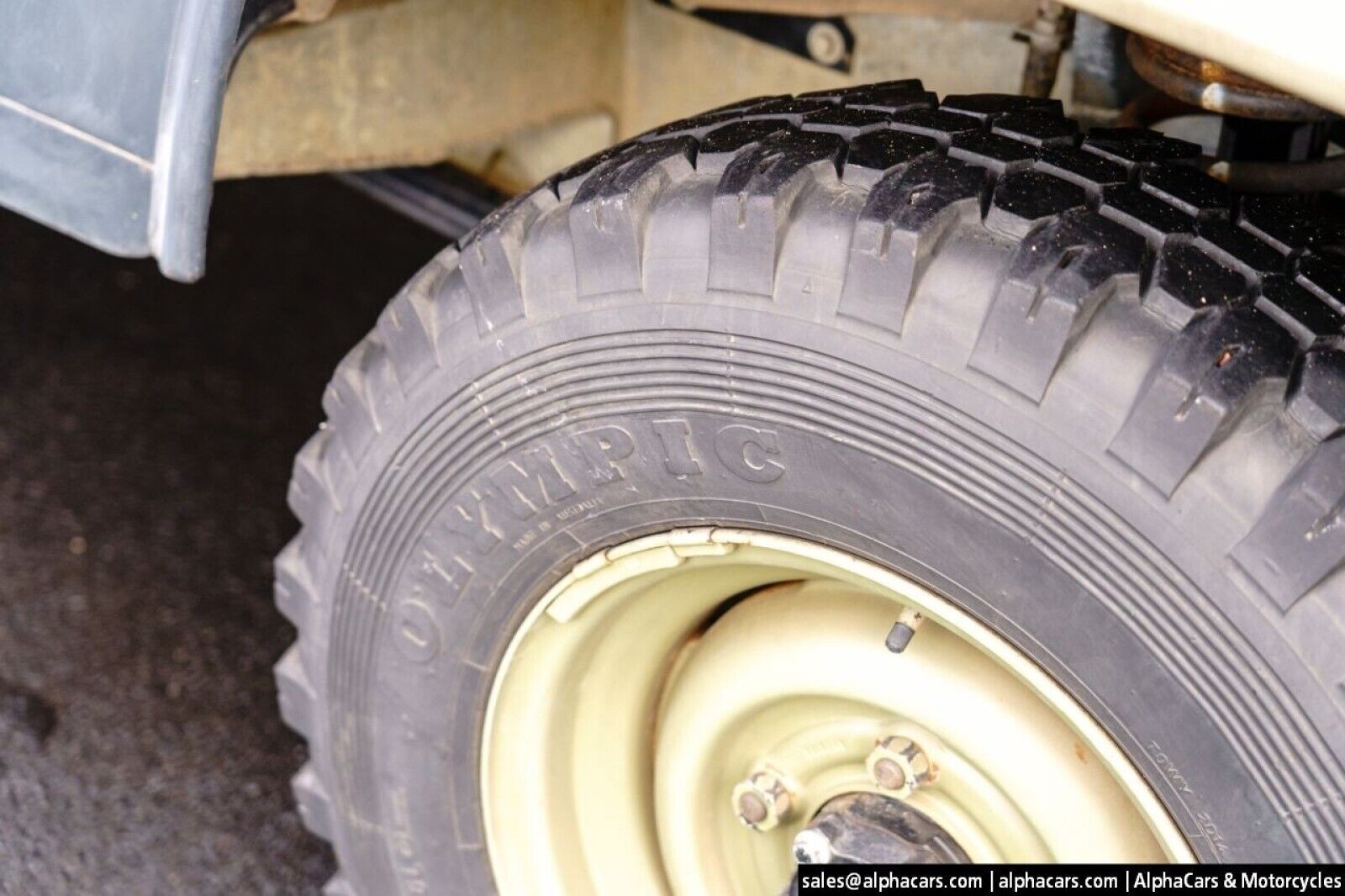 Land-Rover-Defender-1989-Pickup-Truck-15