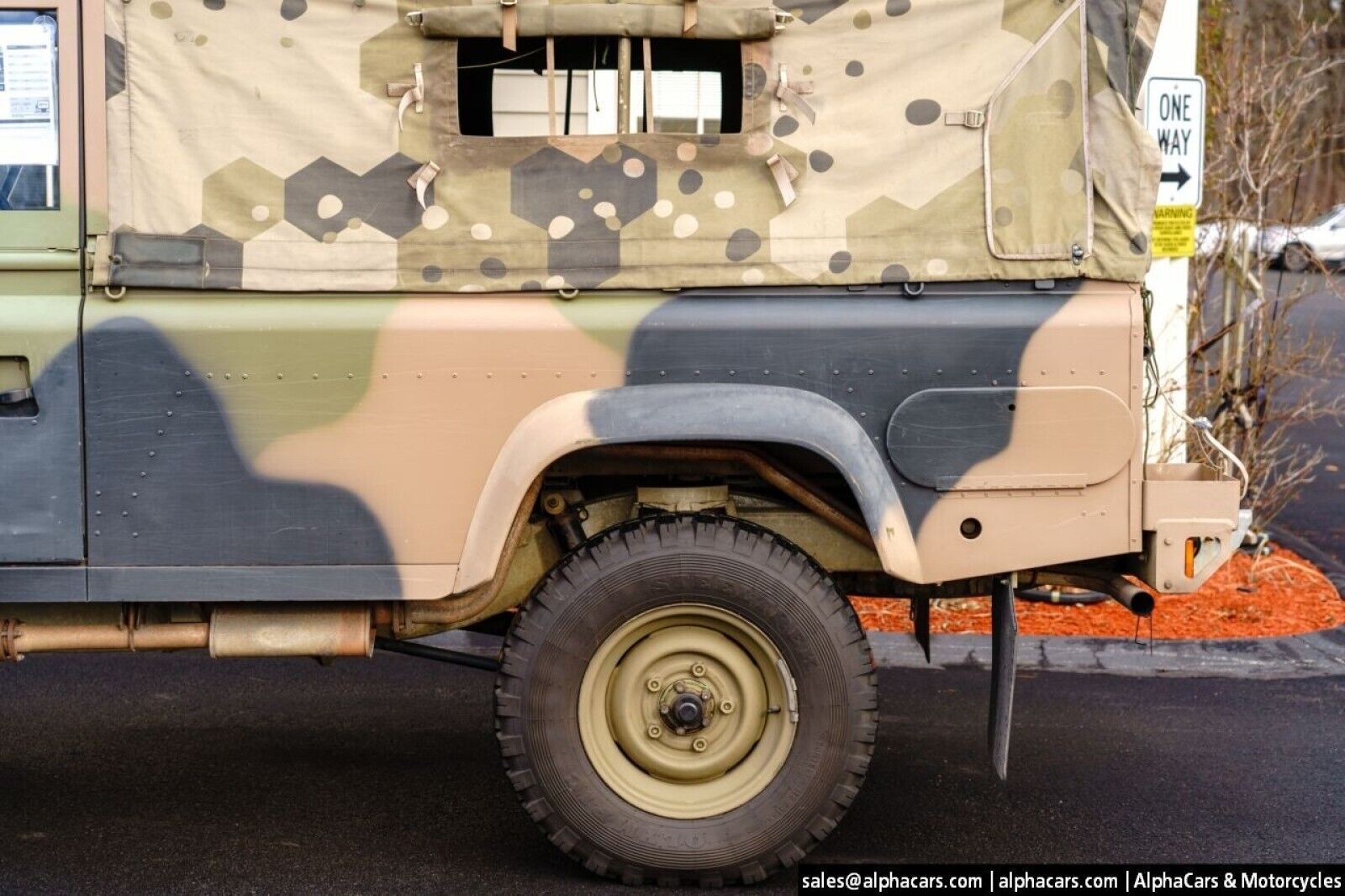 Land-Rover-Defender-1989-Pickup-Truck-17